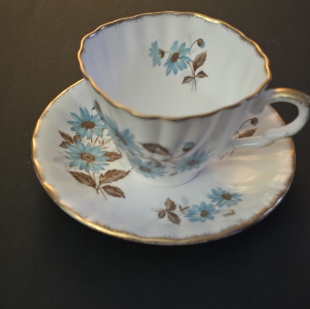 Gladstone Bone China Teacup Saucer Blue Daisy Quatrefoil England